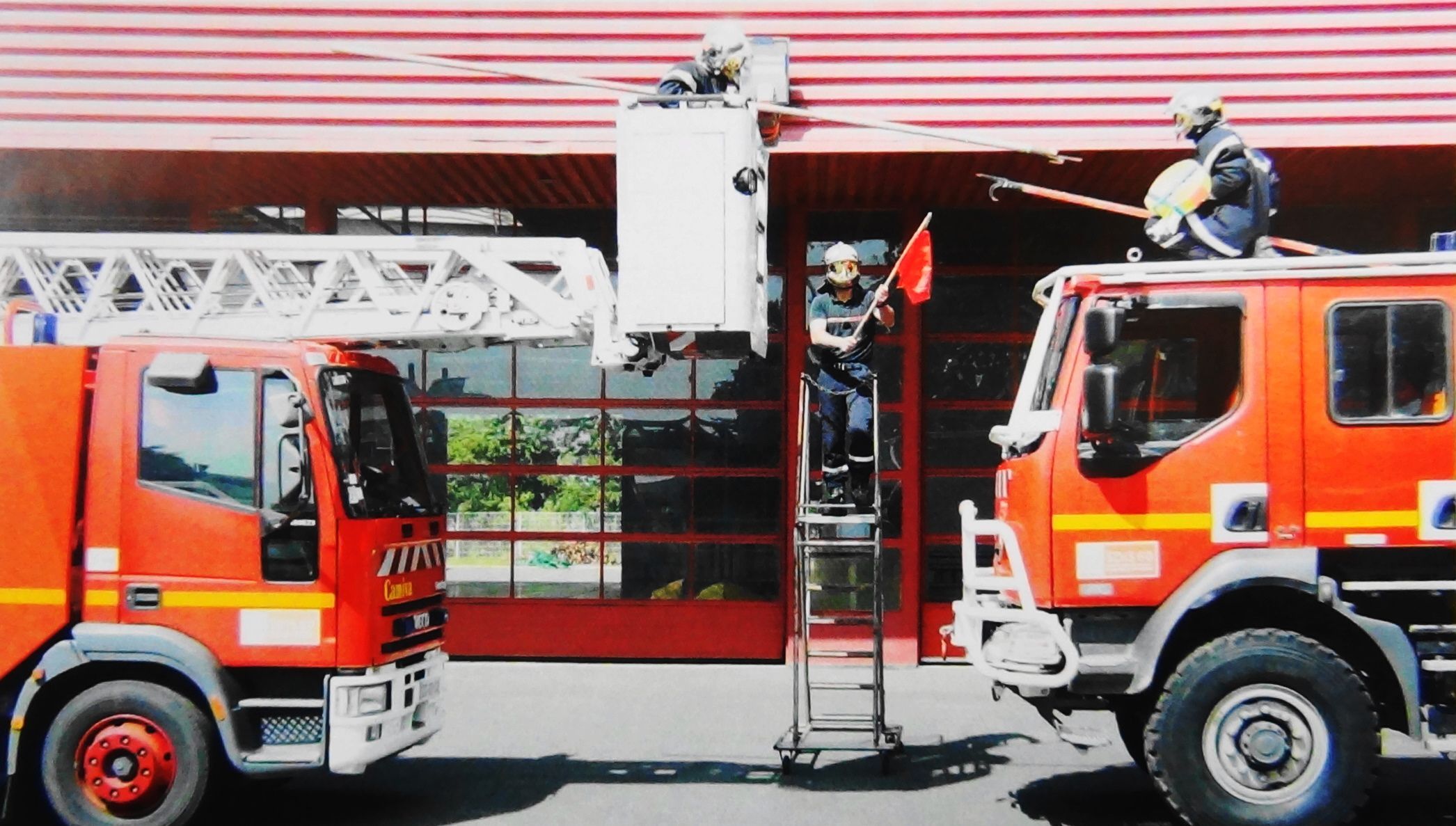 LES POMPIERS ONT LE SENS DE L'HUMOUR 3/11.